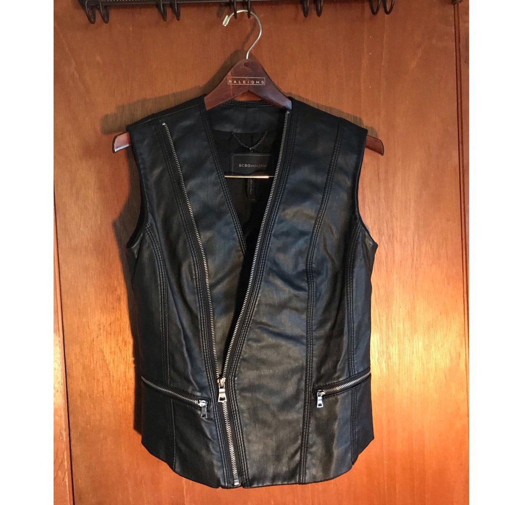 BCBGMAXAZRIA -- Faux Leather Cropped Moto Vest